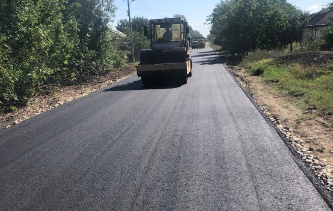 Ремонт дороги в селе Грачёвского округа подходит к концу