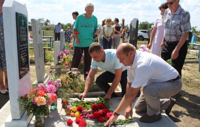 Памятник жертвам ВОВ открыли в хуторе Александровского округа