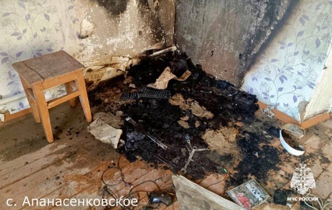 Горящий компьютер потушили пожарные в селе на Ставрополье
