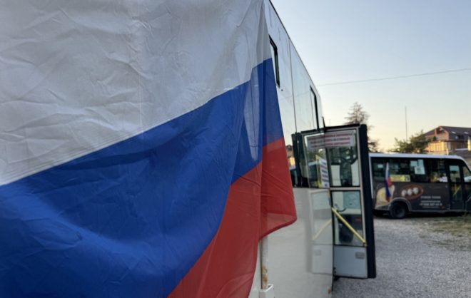 Флешмоб с 30 автобусами и флагами России проходит в Кисловодске