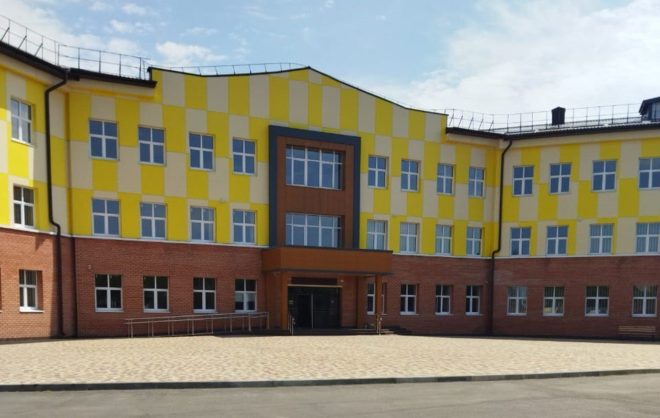 Новую школу на 440 мест ввели в эксплуатацию в селе Кочубеевского округа