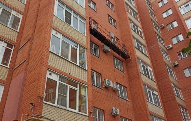 Более 9 тысяч анкеров установили на фасад аварийного дома на юге Ставрополя