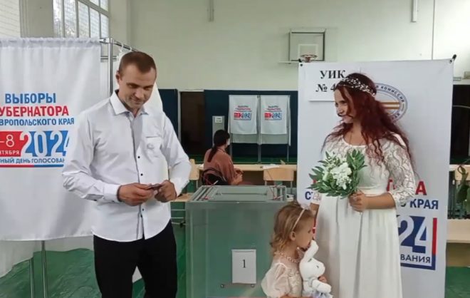 Молодожёны в Ипатовском округе после ЗАГСа проголосовали на выборах губернатора