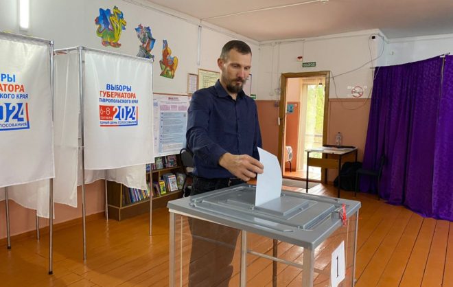 Участник СВО проголосовал на выборах в Александровском округе
