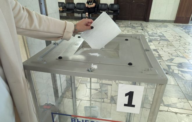 Глава Ессентуков проголосовал вместе с семьёй на выборах губернатора Ставрополья