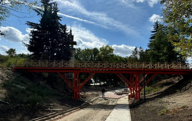 Исторический мост восстановили в Комсомольском парке Кисловодска