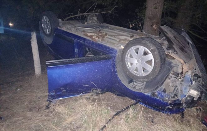 Три человека пострадали после опрокидывания автомобиля в Александровском округе