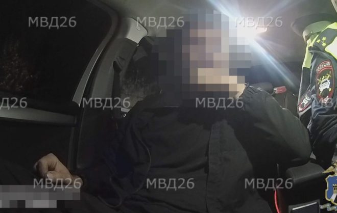Жителя Будённовска задержали автоинспекторы с синтетическими наркотиками