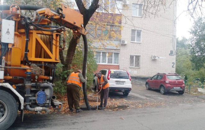 Коммунальные службы Невинномысска занимаются очисткой ливнёвок