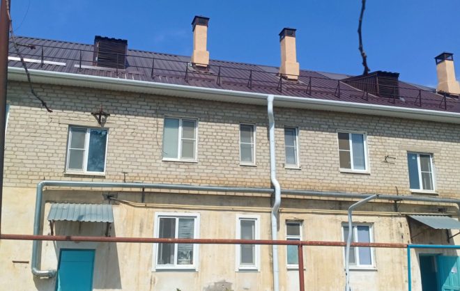 Специалисты провели капремонт четырёх крыш в многоэтажках на Ставрополье