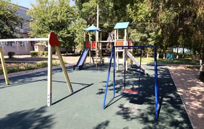 Новую детскую площадку построили в посёлке Левокумского округа