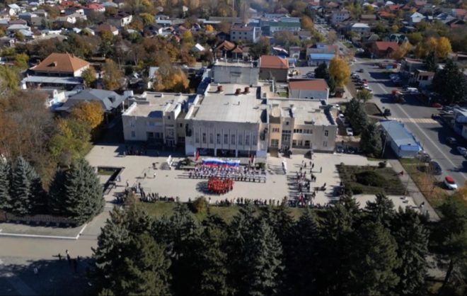 Школьники Предгорного округа создали живую карту России