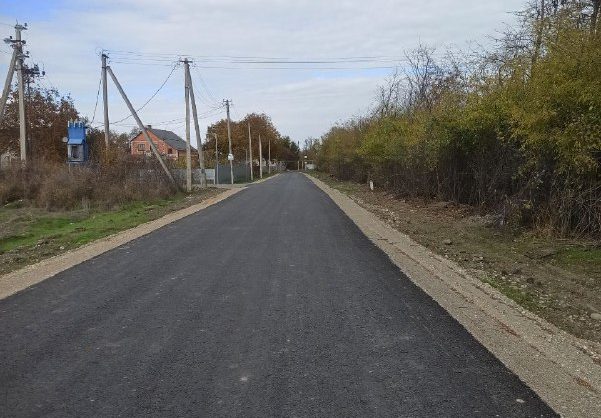 Дороги в двух посёлках отремонтировали в Кировском округе по госпрограмме