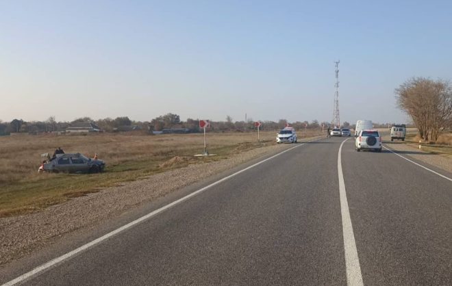 Водитель получил травму при опрокидывании авто в Будённовском округе