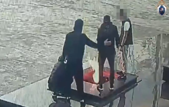 Четверых молодых людей в Невинномысске заподозрили в осквернении вечного огня