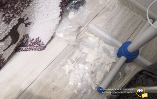 Более 380 свёртков с наркотиками изъяли у двух закладчиков в Ставрополе
