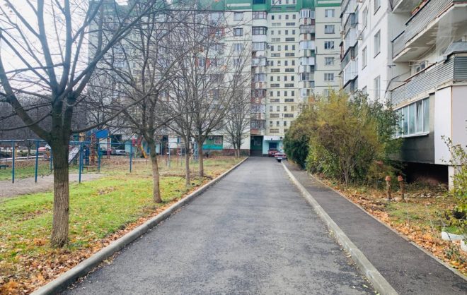 Благоустройство 6 дворовых территорий провели в Пятигорске по госпрограмме