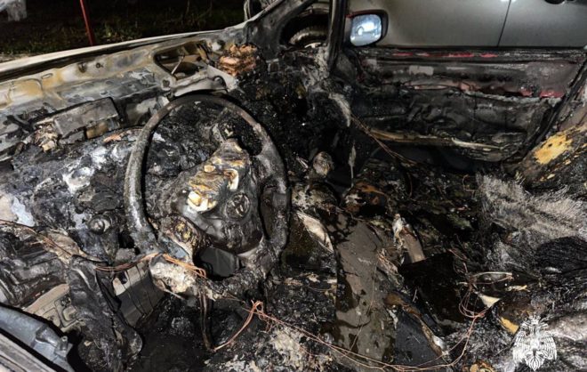 Два автомобиля загорелись из-за неисправной проводки в Пятигорске