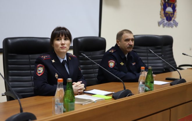 Полицейские провели беседу с курсантами университета МВД в Ставрополе