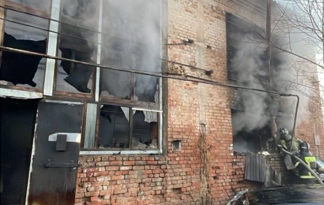 В Пятигорске загорелось промышленное здание