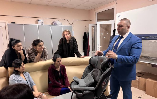 В роддоме на Ставрополье провели тренинг по безопасной перевозке детей в авто