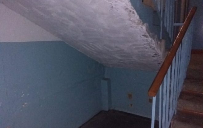 После проверки жилиспекции в доме в Ставрополе убрали незаконные кладовые