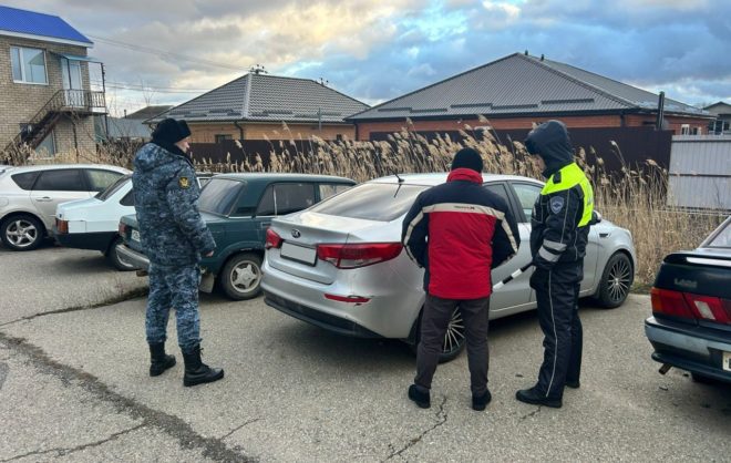 Приставы в Шпаковском округе арестовали иномарку местного жителя за долги