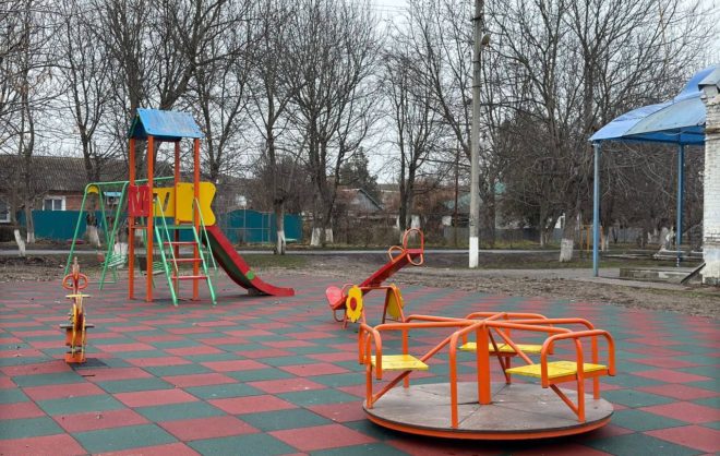 Две новые детские площадки построили в Георгиевском округе