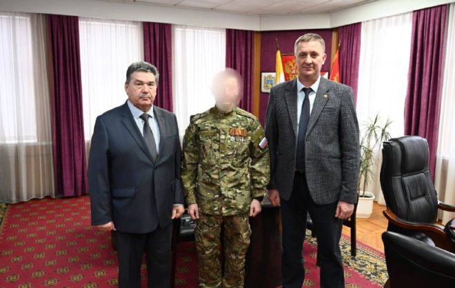 Глава Изобильненского округа встретился с земляком-участником СВО
