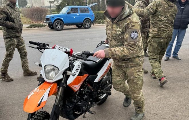 Кроссовый мотоцикл из Предгорного округа передали бойцу в зону СВО