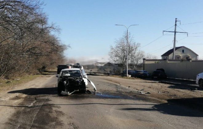 Два человека пострадали при столкновении двух машин в Пятигорске