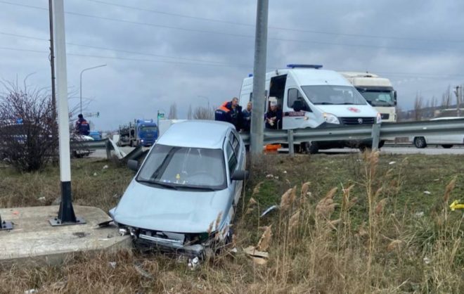 Водитель получил травмы в Минераловодском округе после наезда на ограду