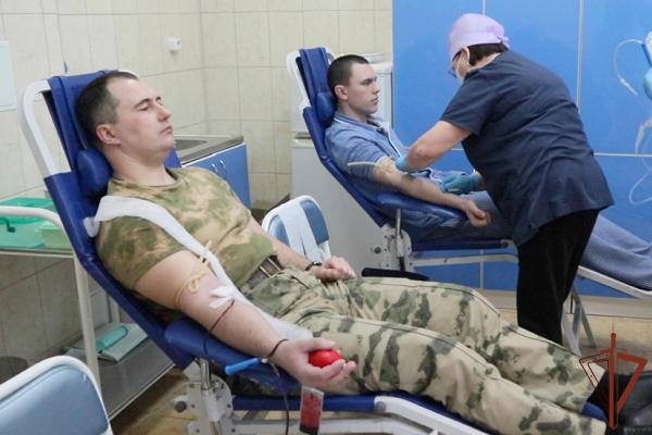 Около 20 литров крови сдали бойцы Росгвардии в Пятигорске