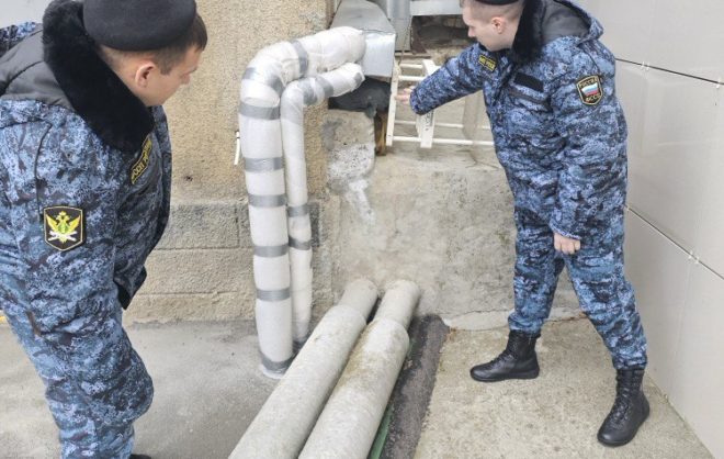 Приставы нашли свёртки с наркотиками возле здания суда в Ставрополе
