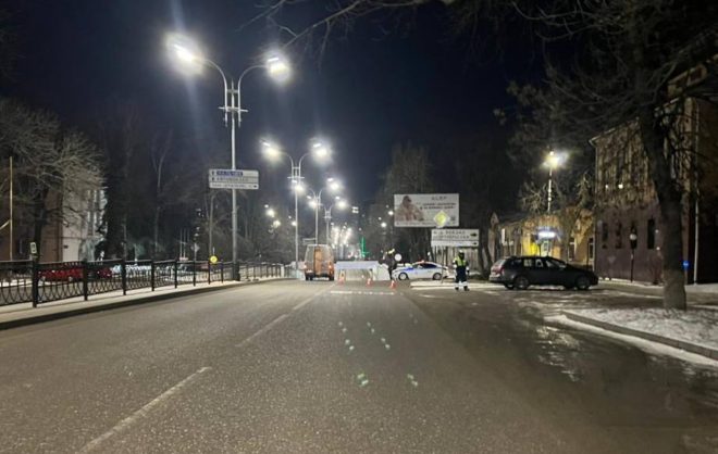Водитель иномарки сбил в Пятигорске молодого человека