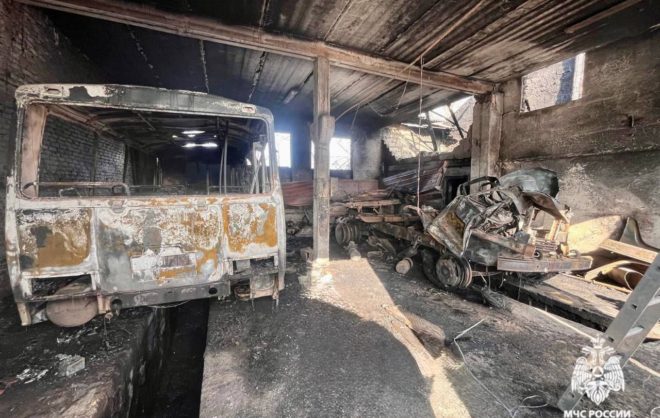 Мужчина получил ожоги во время пожара в гараже в Александровском округе
