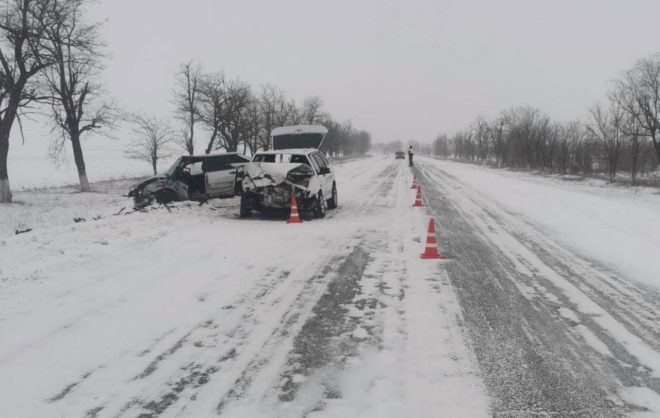 Два человека получили травмы и были госпитализированы после ДТП на Ставрополье