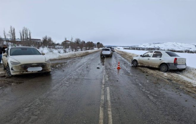 Два человека пострадали в ДТП с легковушками в Александровском округе