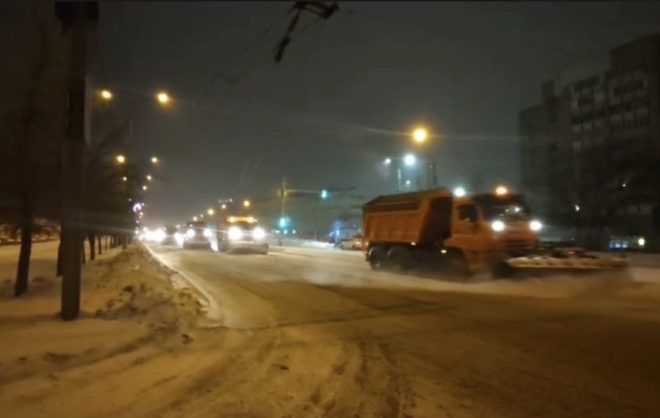 Более 100 единиц коммунальной техники расчищают дороги Ставрополя от снега