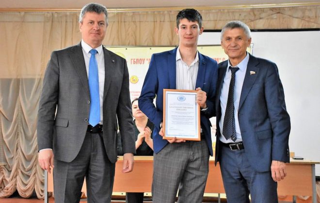 Студент из Апанасенковского округа стал губернаторским стипендиатом
