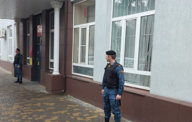 Жительница Минвод отбыла 500 часов на обязательных работах из-за 25 штрафов