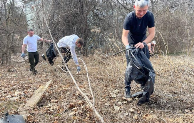Массовую уборку провели на территории городских мемориалов в Кисловодске