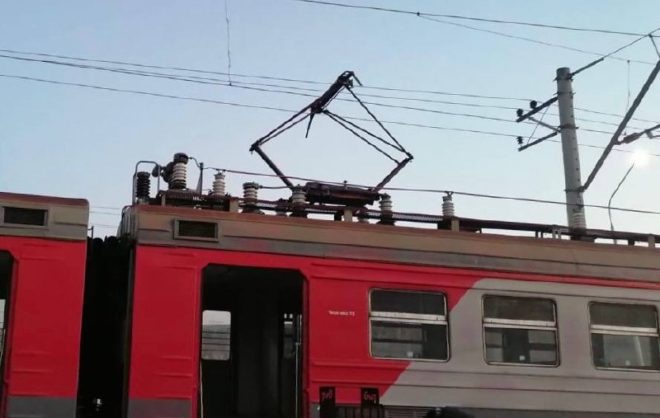На крыше электропоезда в Минераловодском округе обнаружили тело мужчины