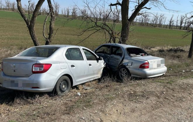 Водитель и пассажир попали в больницу после ДТП в Будённовском округе