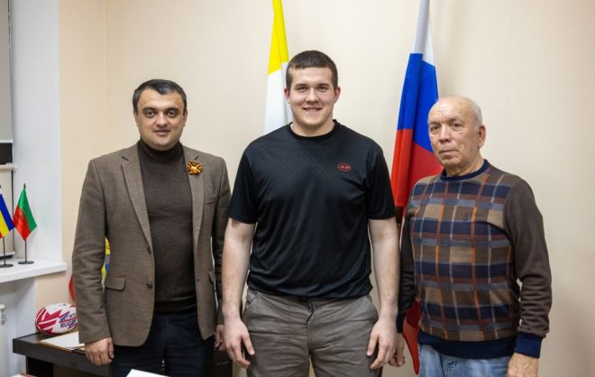 Замминистра спорта Ставрополья встретился с победителем первенства РФ по гире
