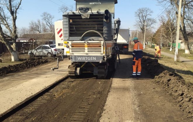 В хуторе Новоалександровского округа начались работы по строительству дороги