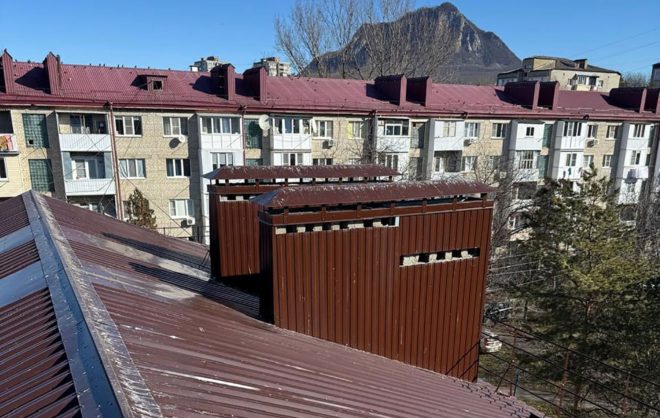 Крыши двух многоквартирных домов отремонтировали в Железноводске