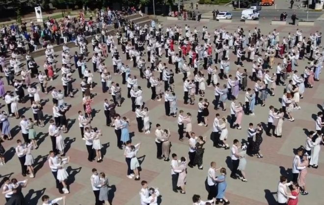 Более 10 тысяч человек на Ставрополье станцуют «Вальс Победы»