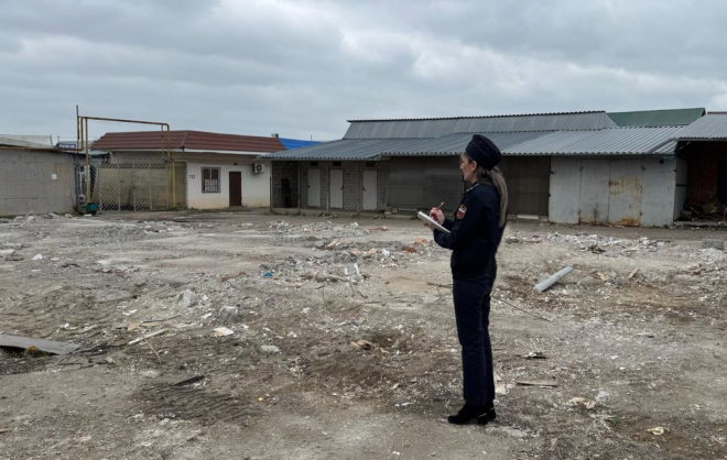 Незаконную постройку снесли в Минводах благодаря судебным приставам