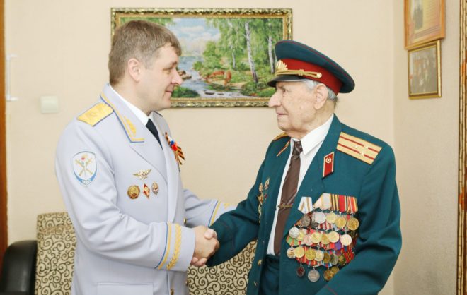 Замначальника ГУ МВД Ставрополья поздравил ветерана с наступающим Днём Победы